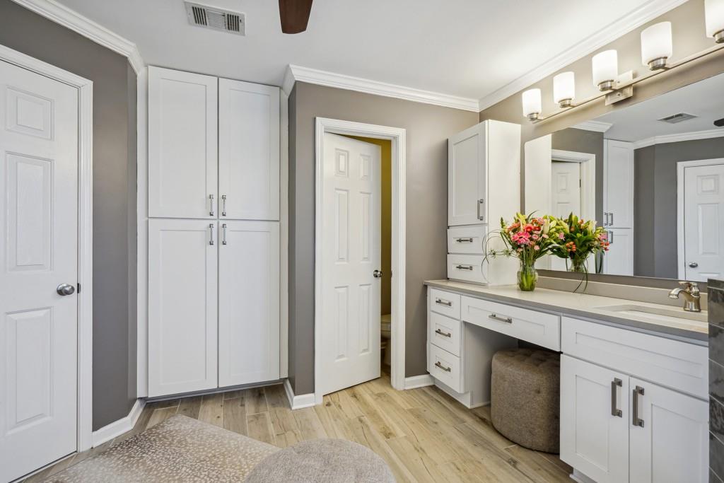 6390 Ivey Manor Drive