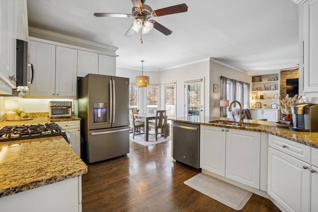 6390 Ivey Manor Drive