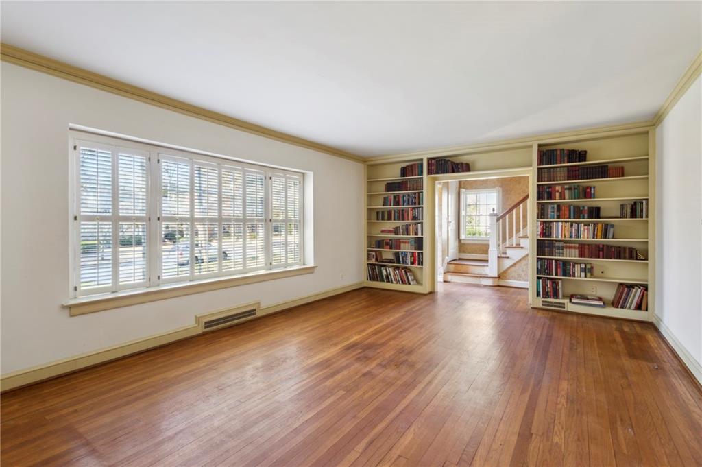 2391 Dellwood Drive NW