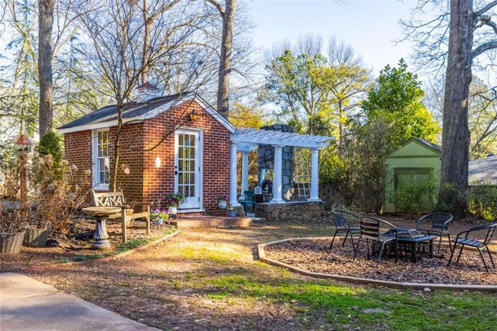 708 Flat Shoals Avenue SE