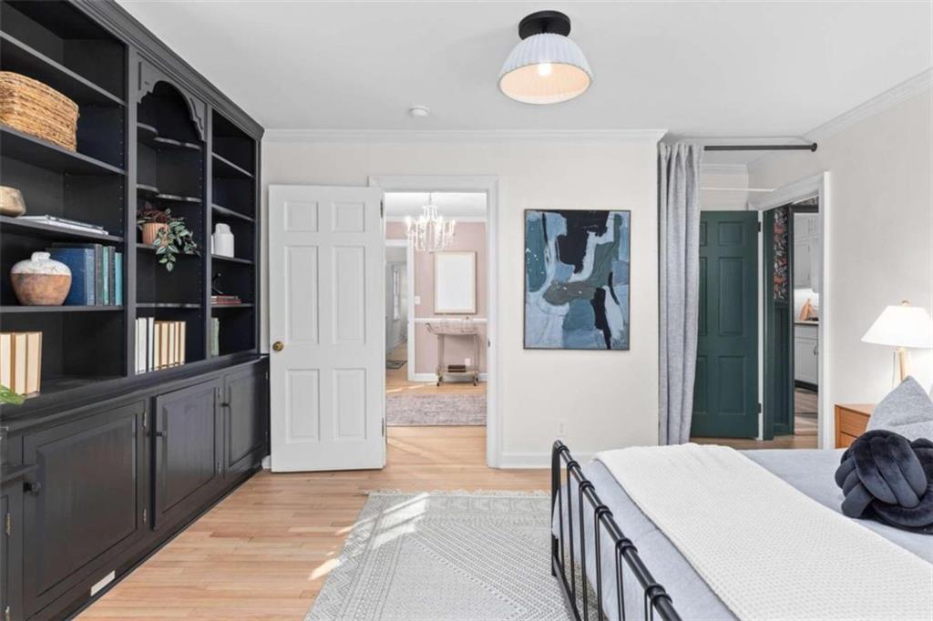 708 Flat Shoals Avenue SE