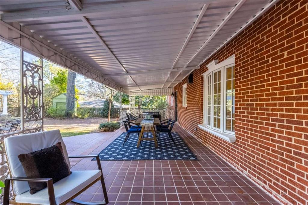 708 Flat Shoals Avenue SE