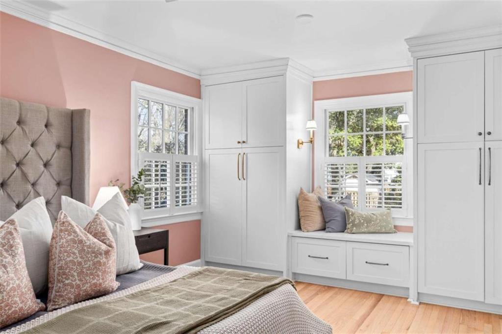 708 Flat Shoals Avenue SE