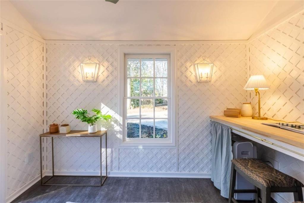 708 Flat Shoals Avenue SE