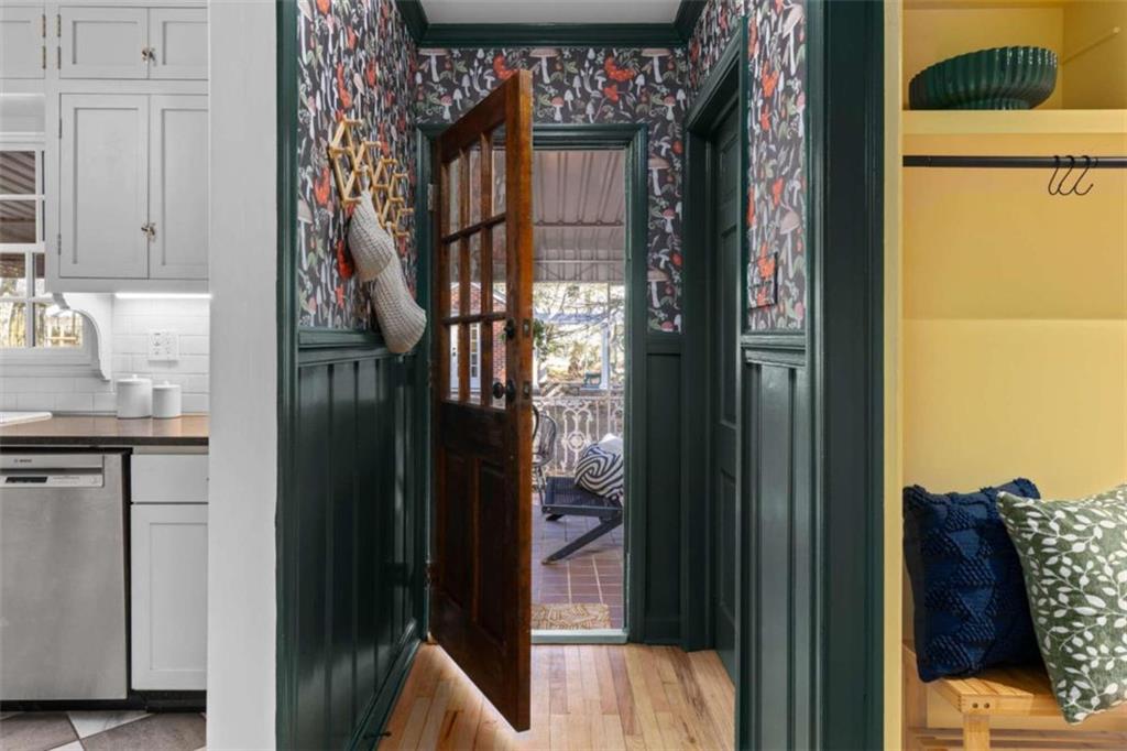 708 Flat Shoals Avenue SE