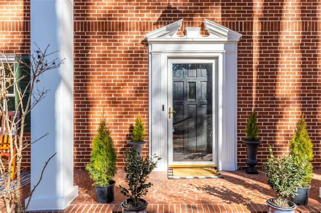 708 Flat Shoals Avenue SE