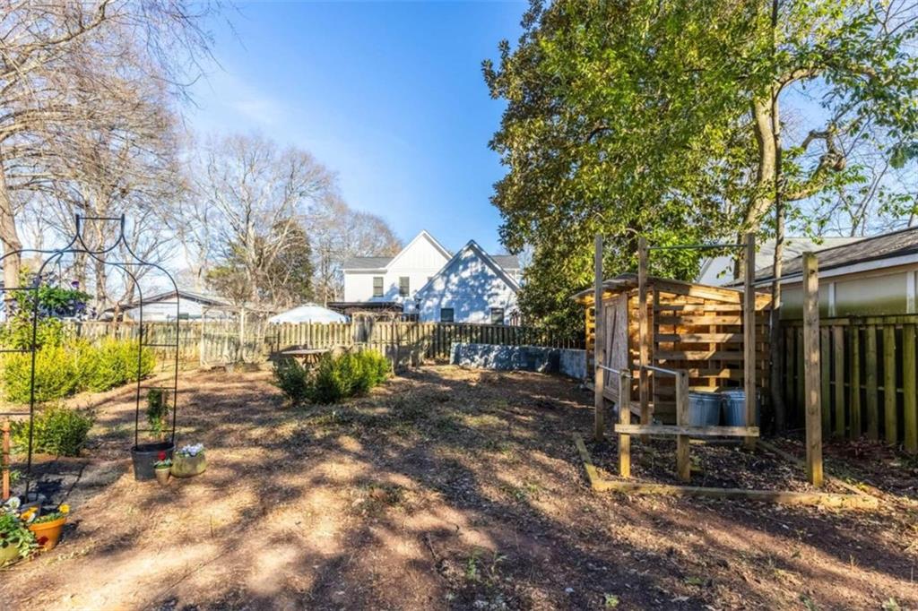 708 Flat Shoals Avenue SE