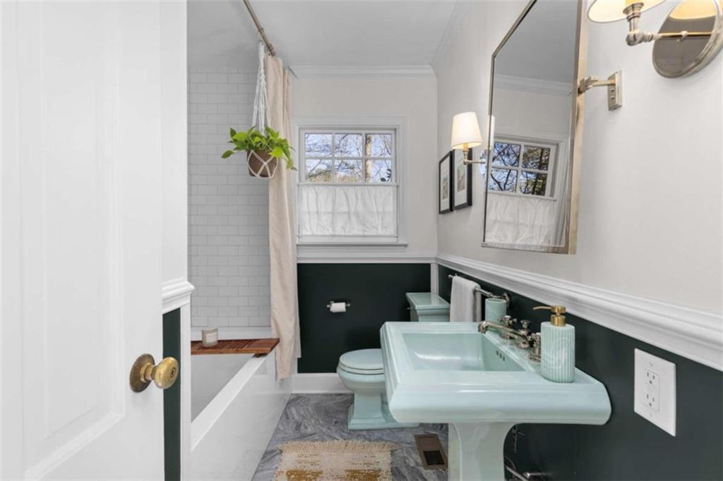 708 Flat Shoals Avenue SE