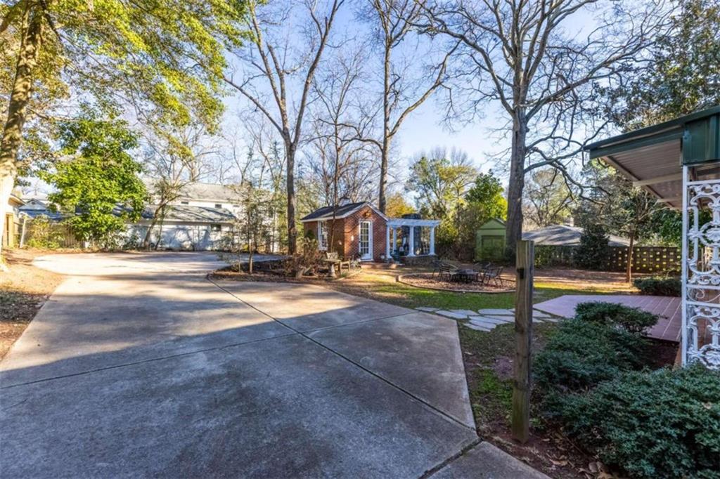 708 Flat Shoals Avenue SE