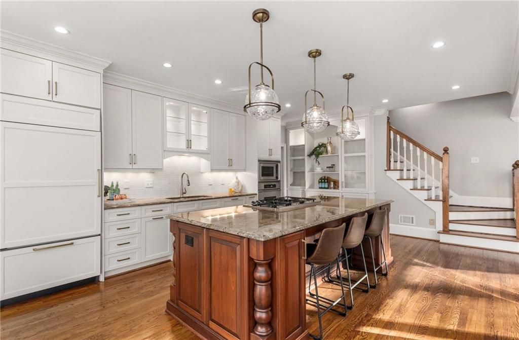 5260 Woodridge Forest Trail