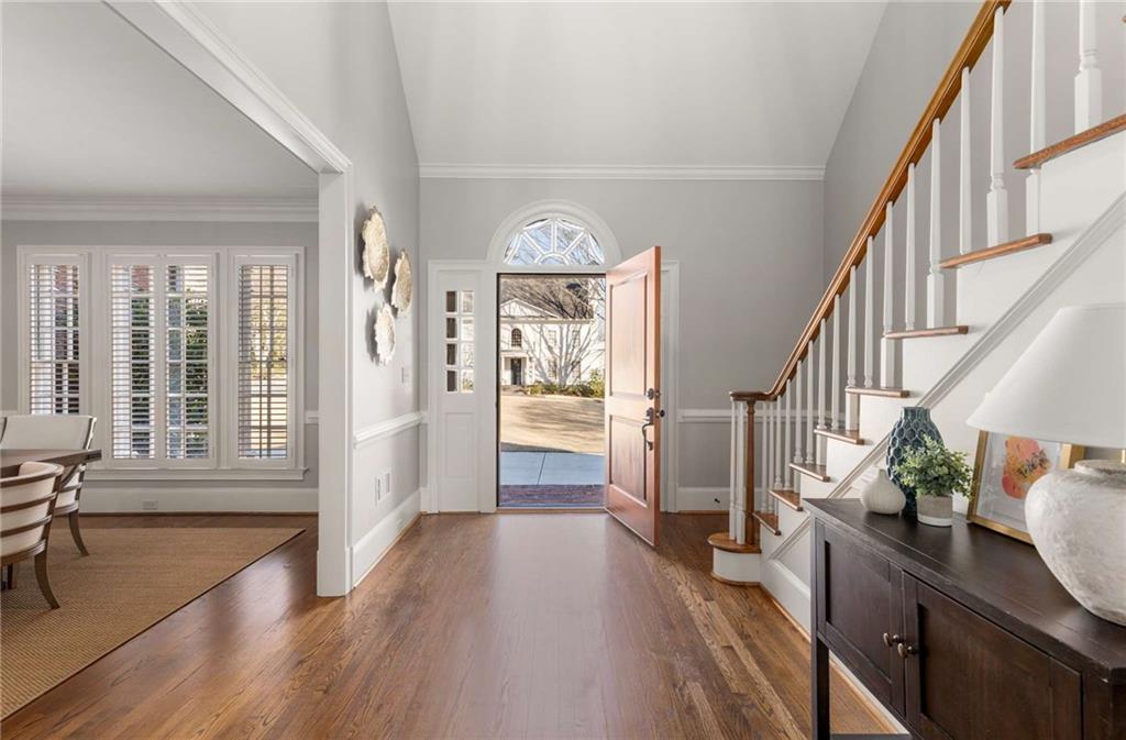 5260 Woodridge Forest Trail