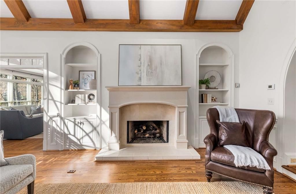 5260 Woodridge Forest Trail