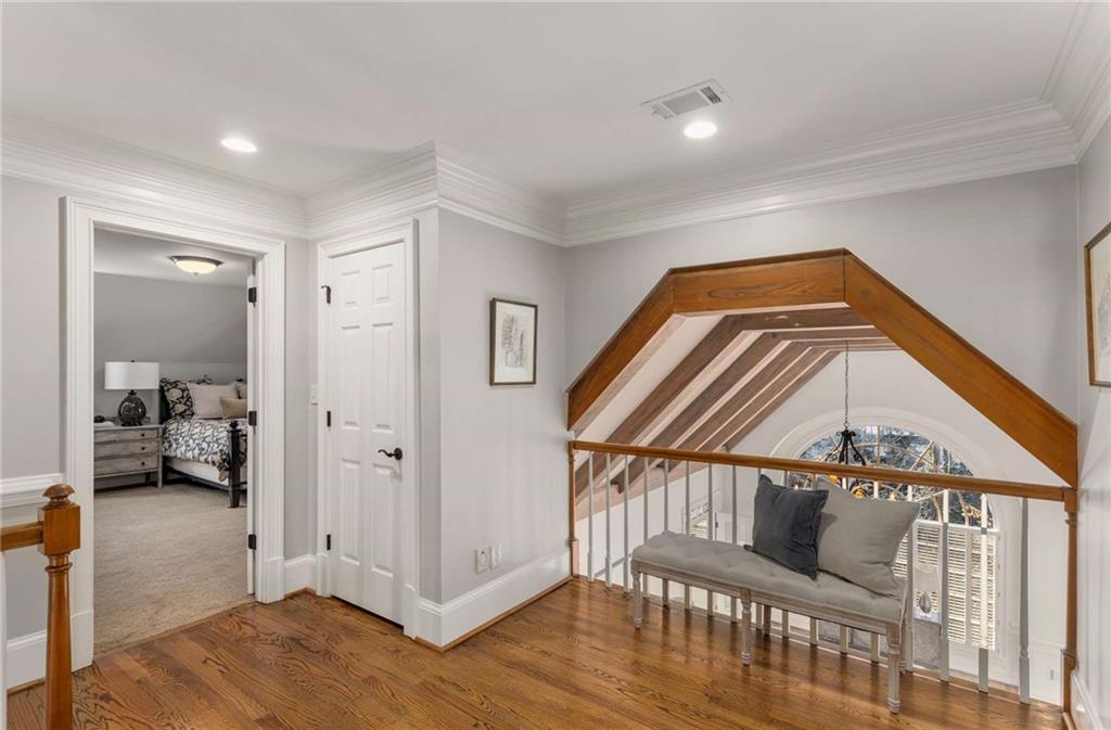 5260 Woodridge Forest Trail