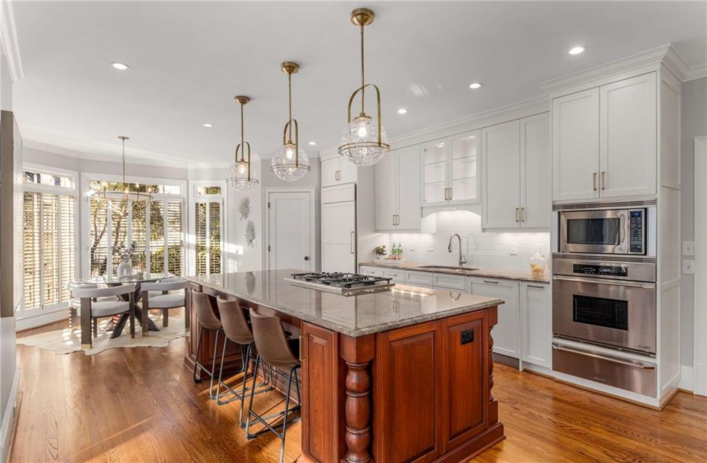 5260 Woodridge Forest Trail