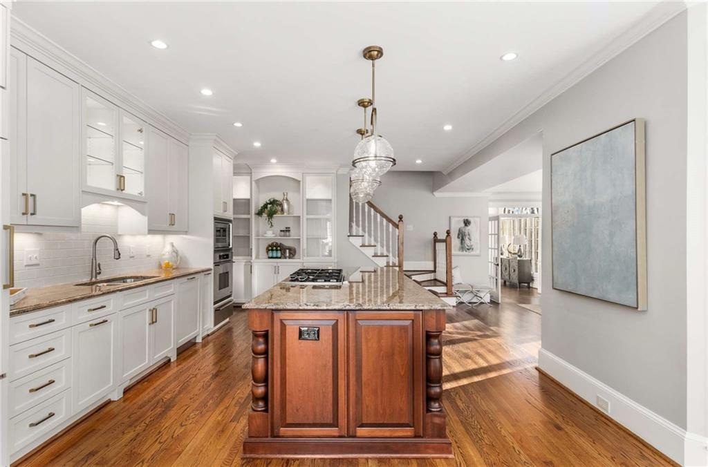 5260 Woodridge Forest Trail