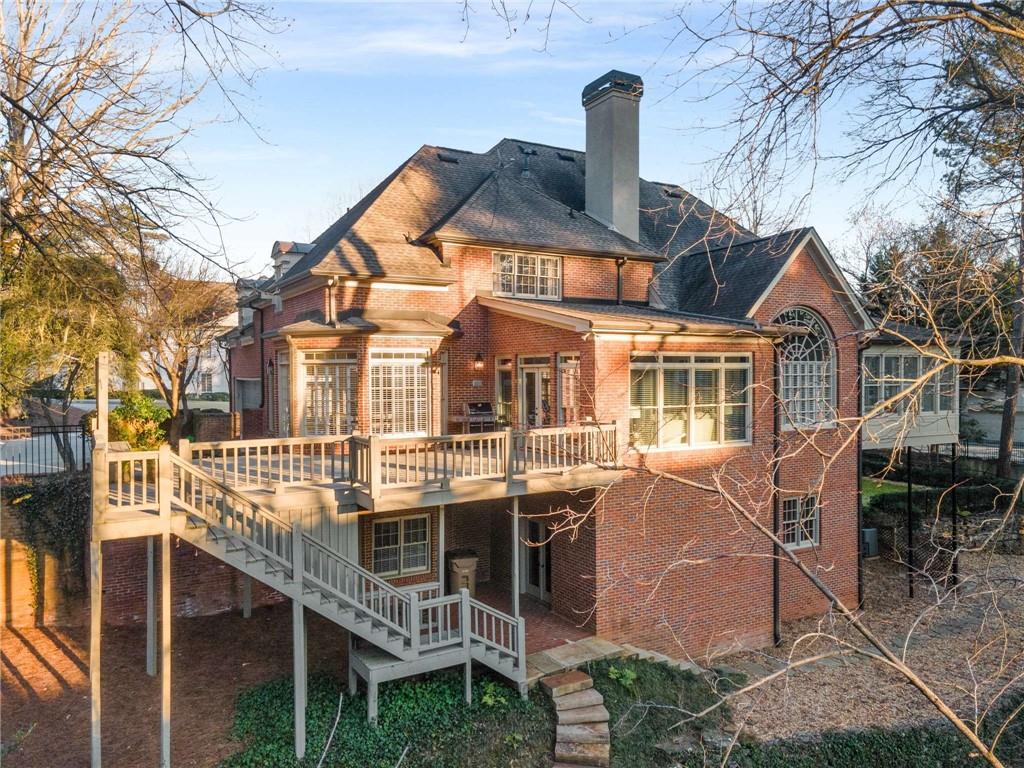 5260 Woodridge Forest Trail