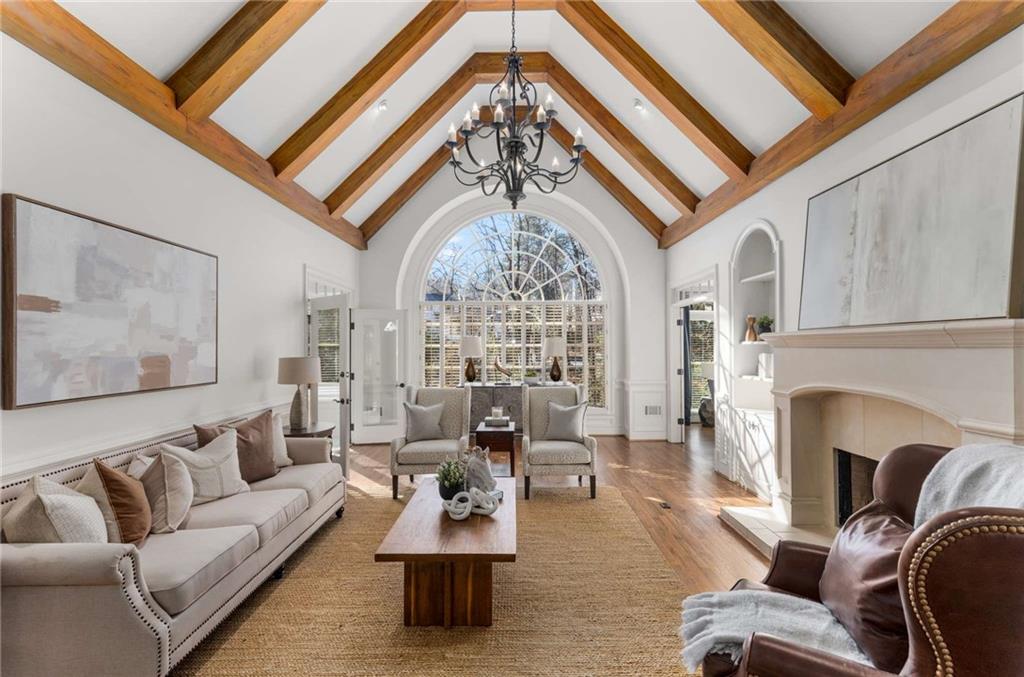 5260 Woodridge Forest Trail