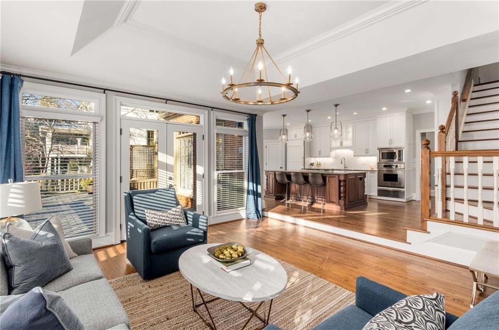 5260 Woodridge Forest Trail