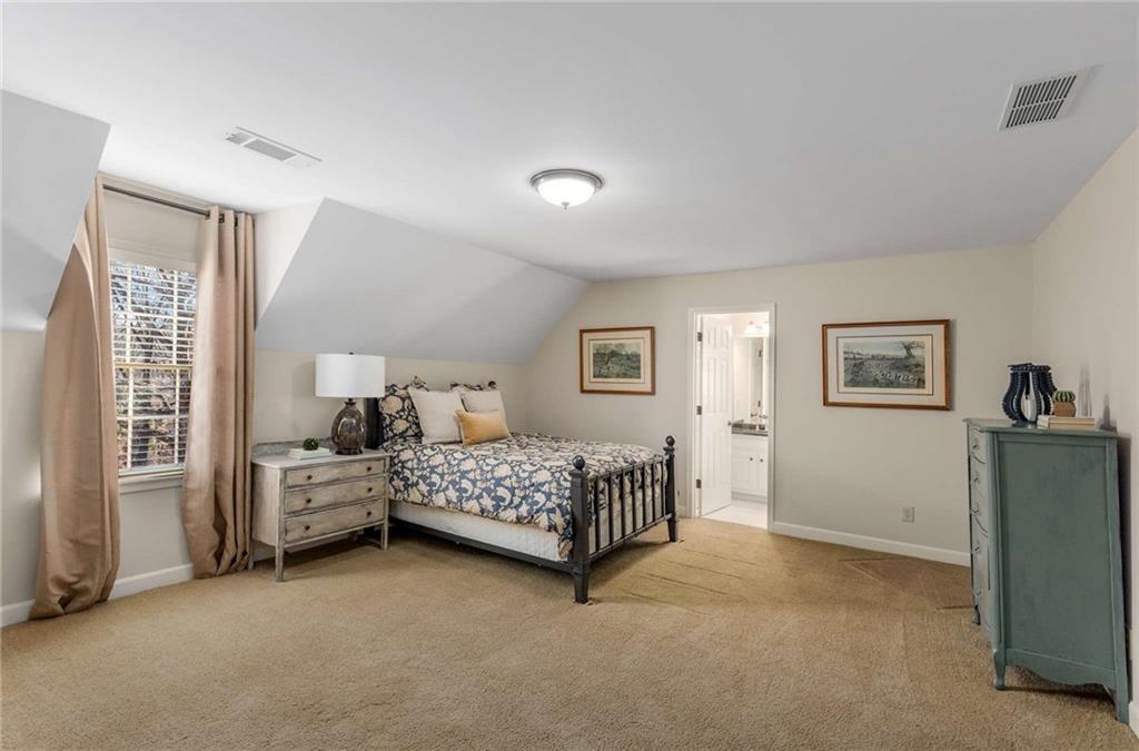 5260 Woodridge Forest Trail