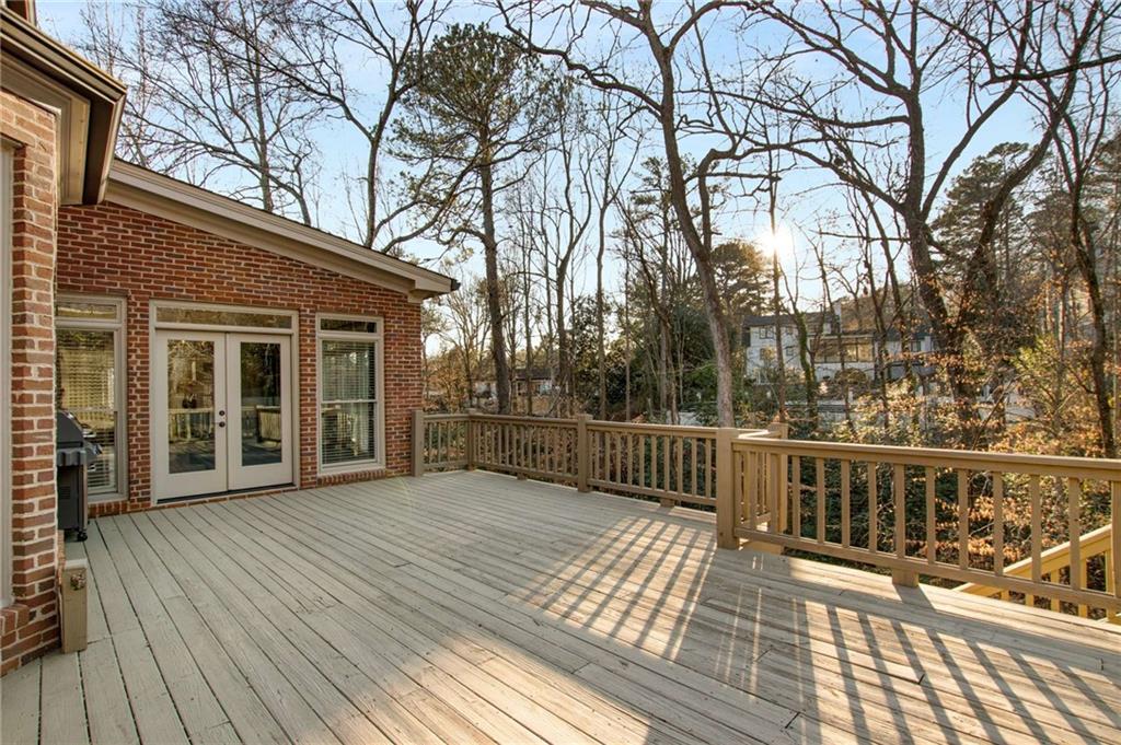 5260 Woodridge Forest Trail