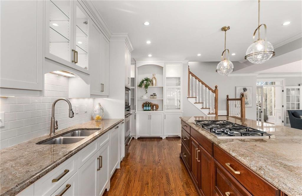 5260 Woodridge Forest Trail