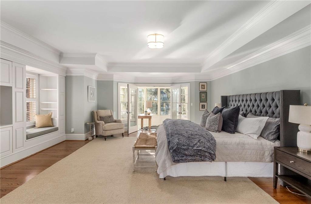 5260 Woodridge Forest Trail