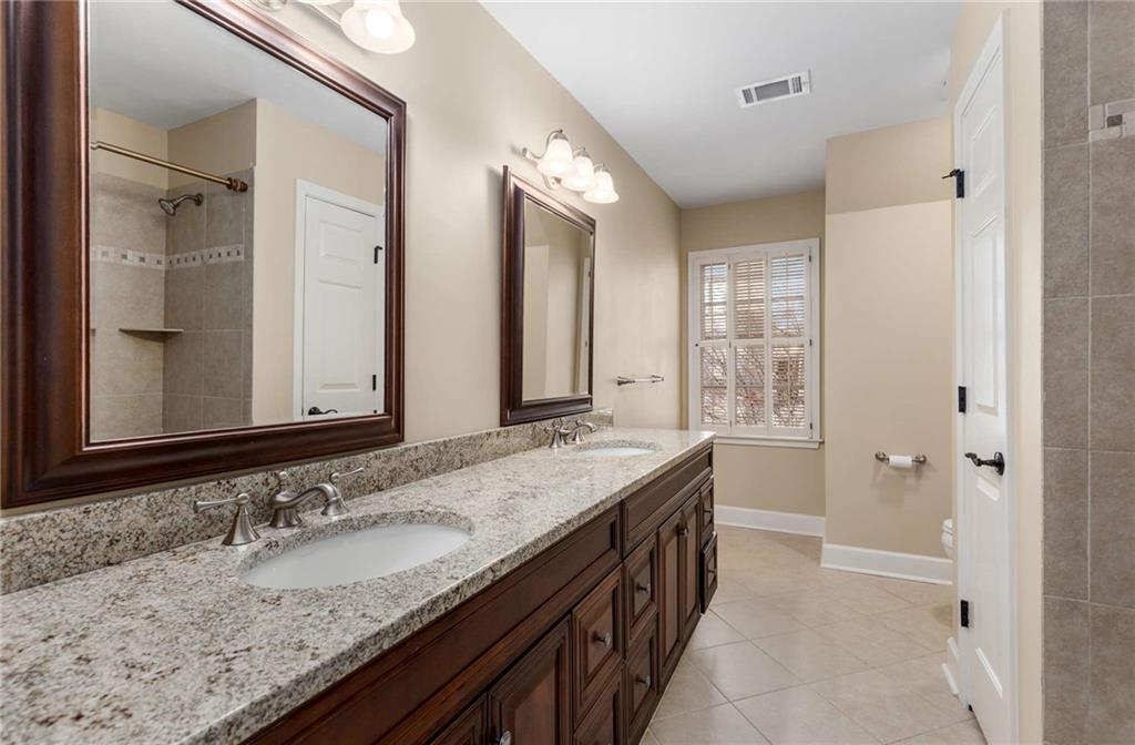 5260 Woodridge Forest Trail