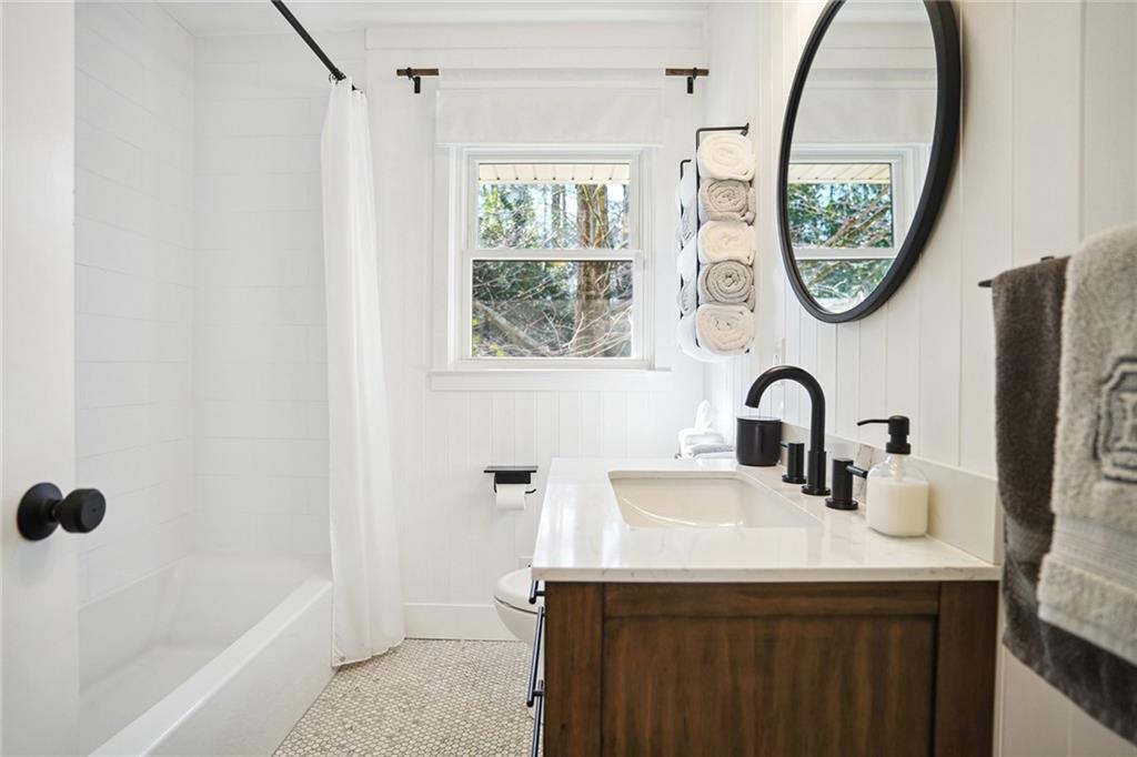 1195 Franklin Circle NE