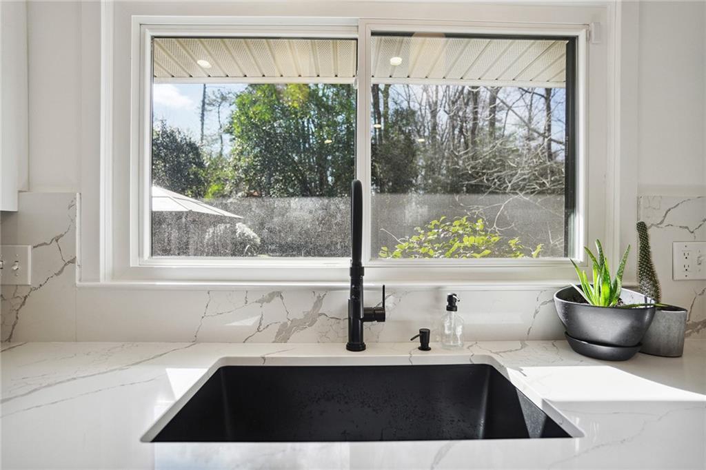 1195 Franklin Circle NE