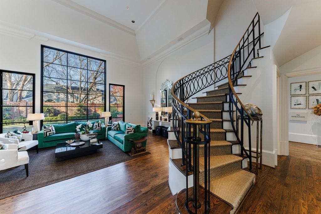 4989 Long Island Drive NW