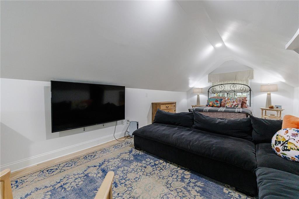 228 Lindbergh Drive NE