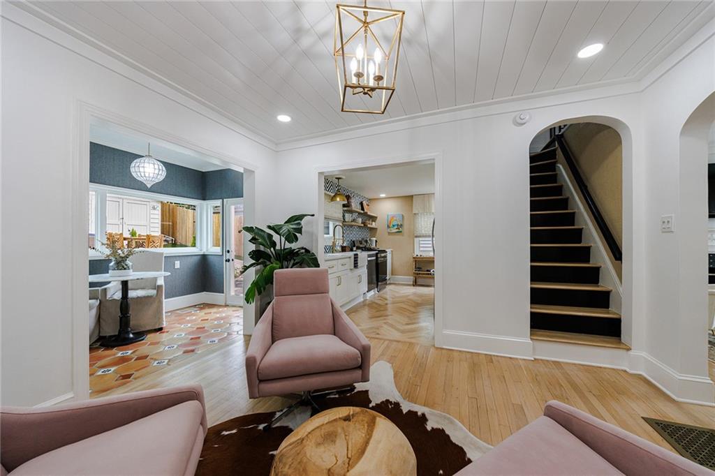 228 Lindbergh Drive NE