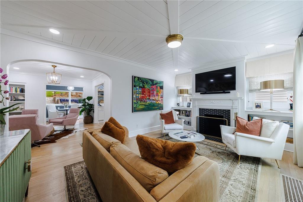 228 Lindbergh Drive NE