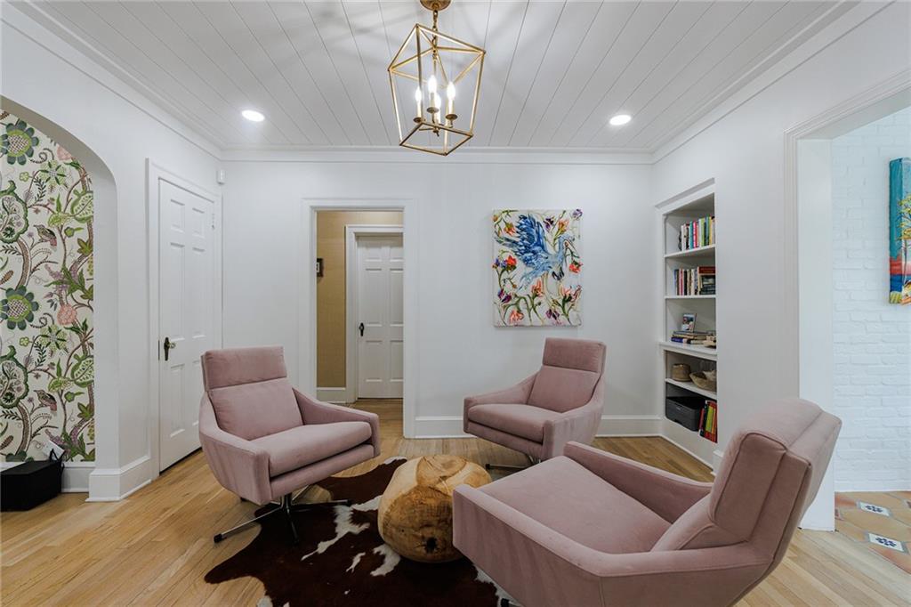 228 Lindbergh Drive NE