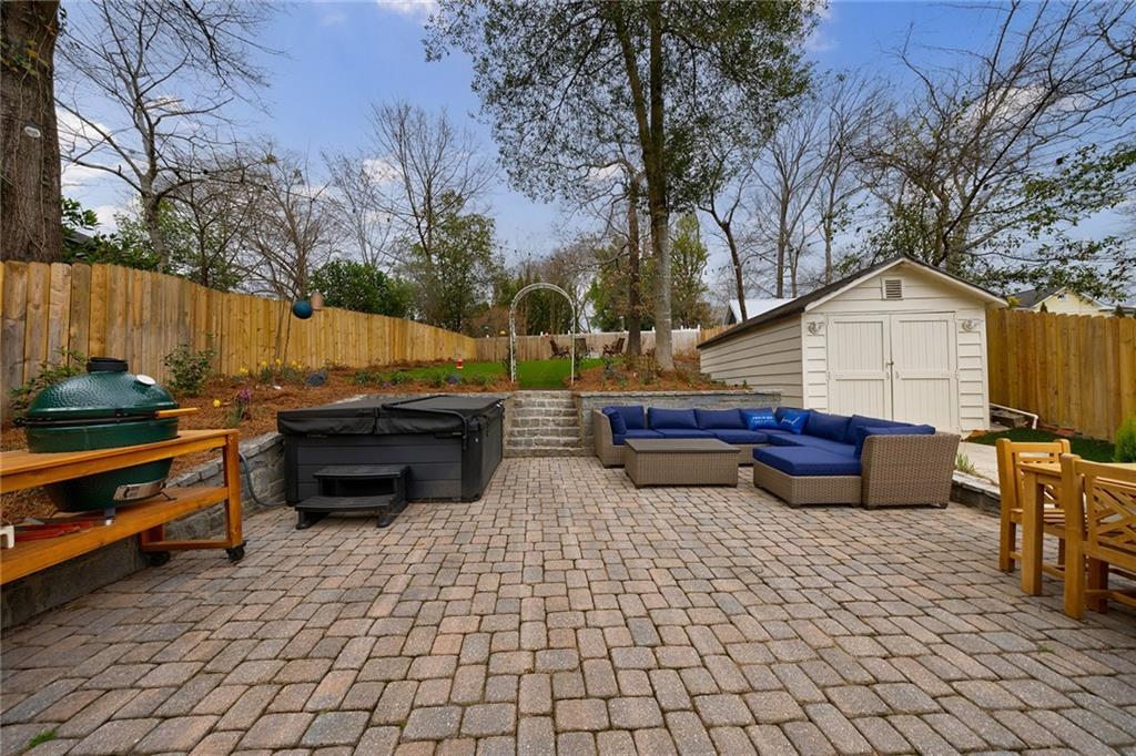 228 Lindbergh Drive NE