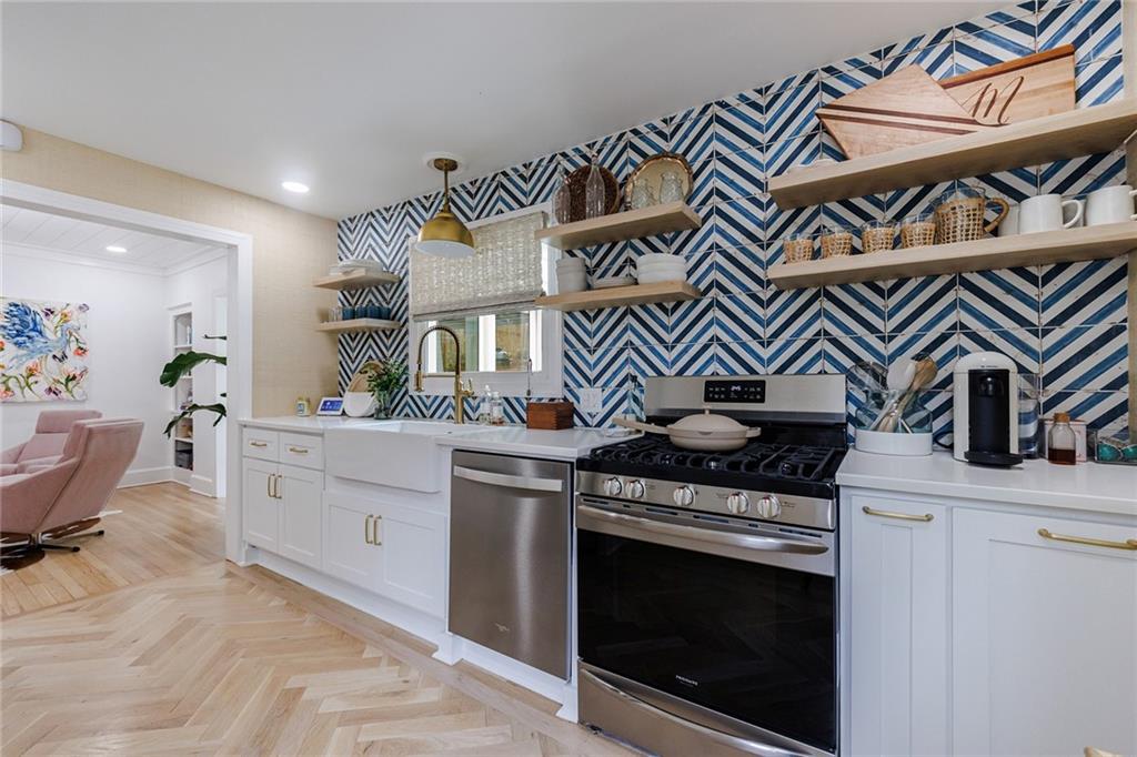 228 Lindbergh Drive NE