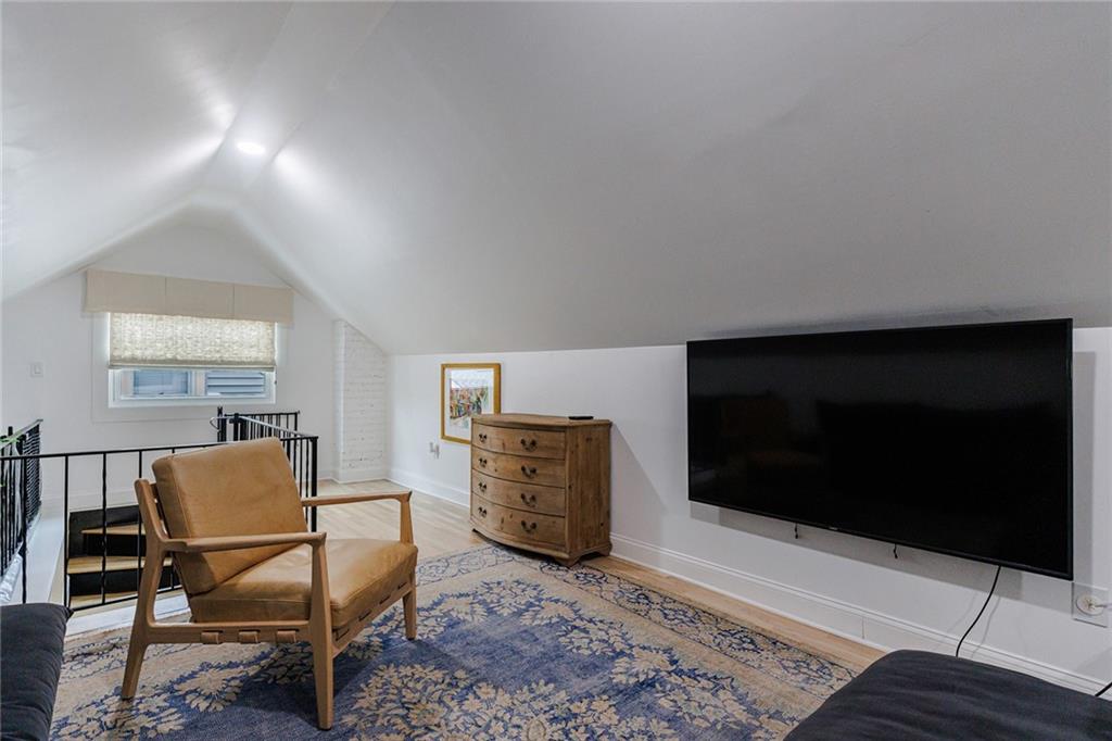 228 Lindbergh Drive NE