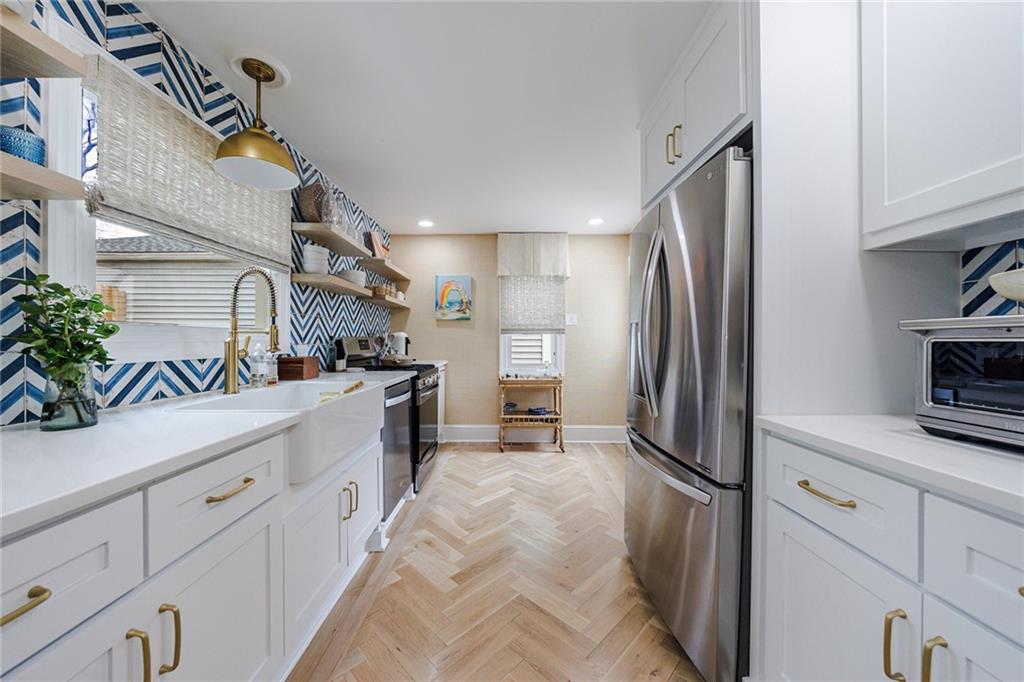 228 Lindbergh Drive NE