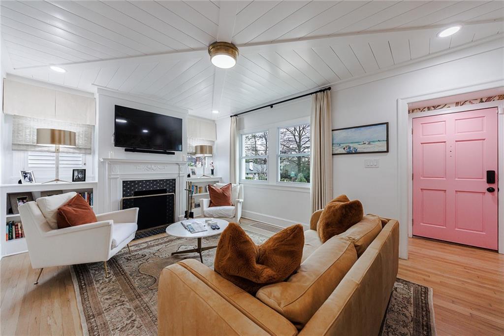 228 Lindbergh Drive NE