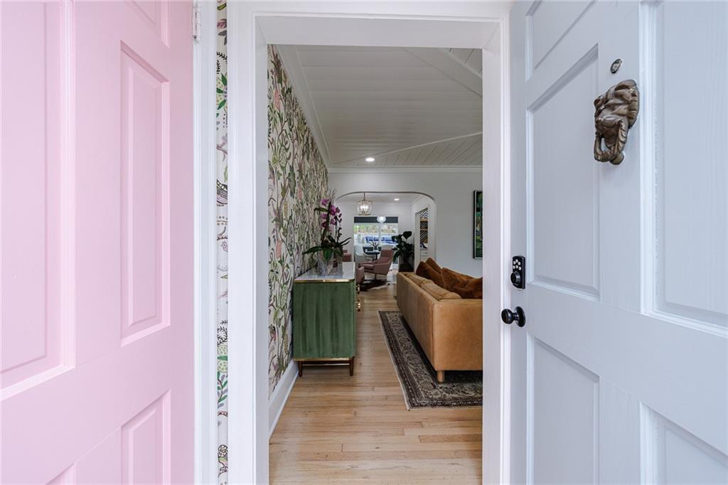 228 Lindbergh Drive NE