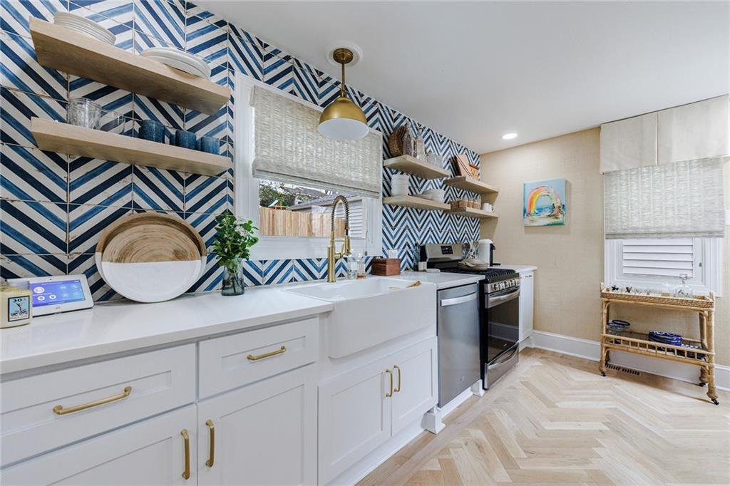 228 Lindbergh Drive NE