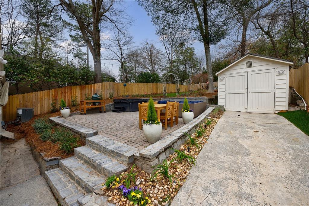 228 Lindbergh Drive NE