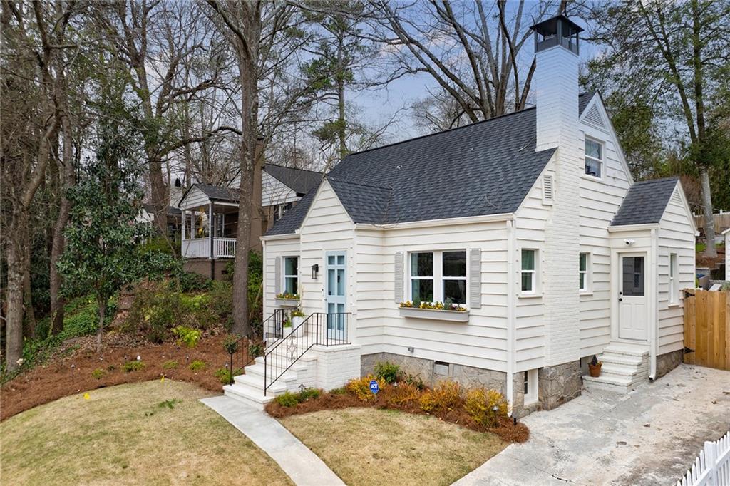 228 Lindbergh Drive NE