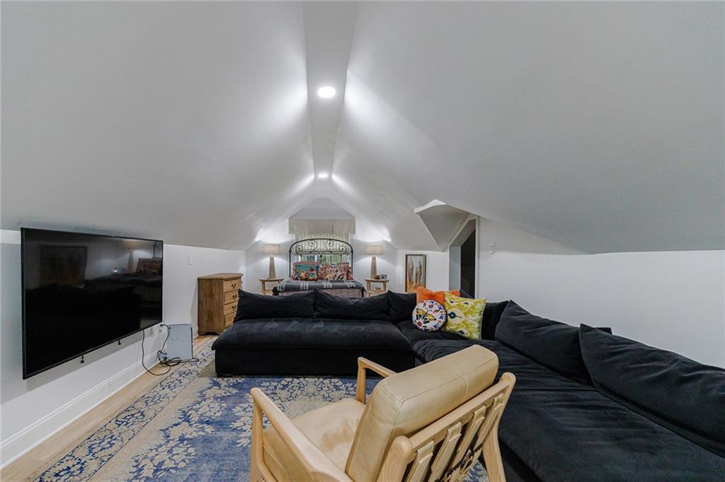 228 Lindbergh Drive NE