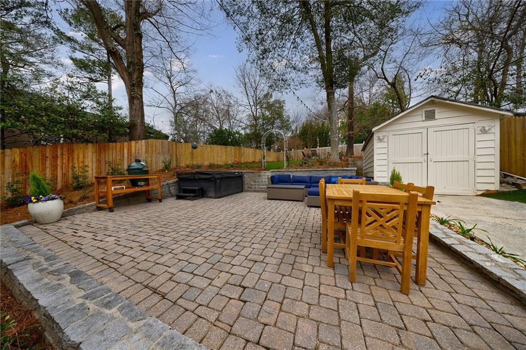 228 Lindbergh Drive NE