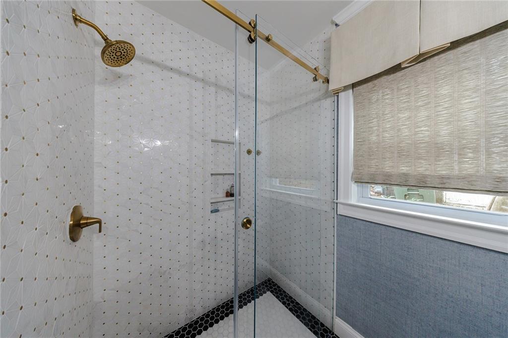 228 Lindbergh Drive NE