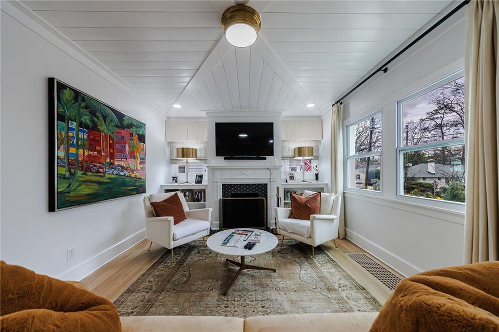 228 Lindbergh Drive NE