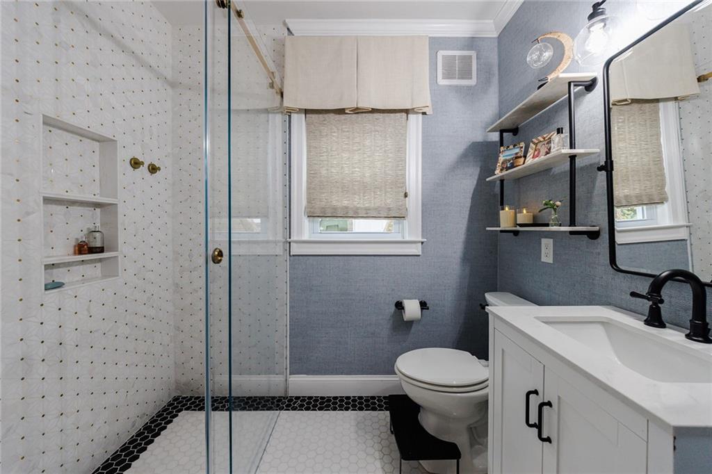 228 Lindbergh Drive NE