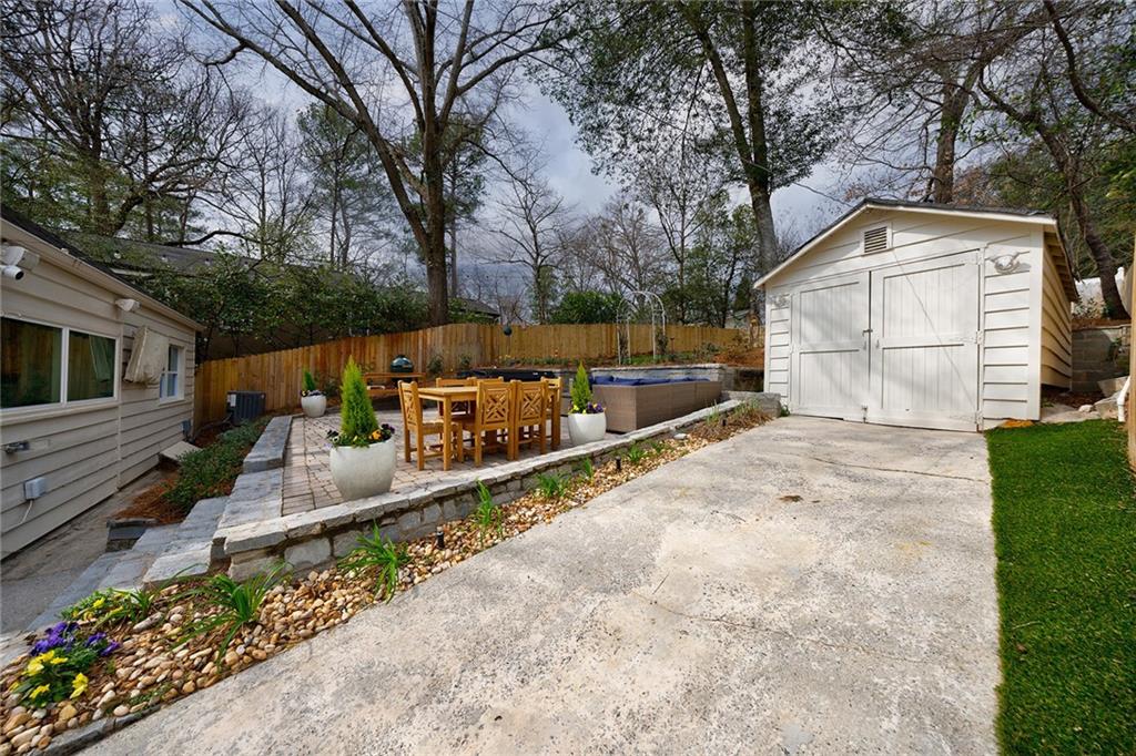 228 Lindbergh Drive NE