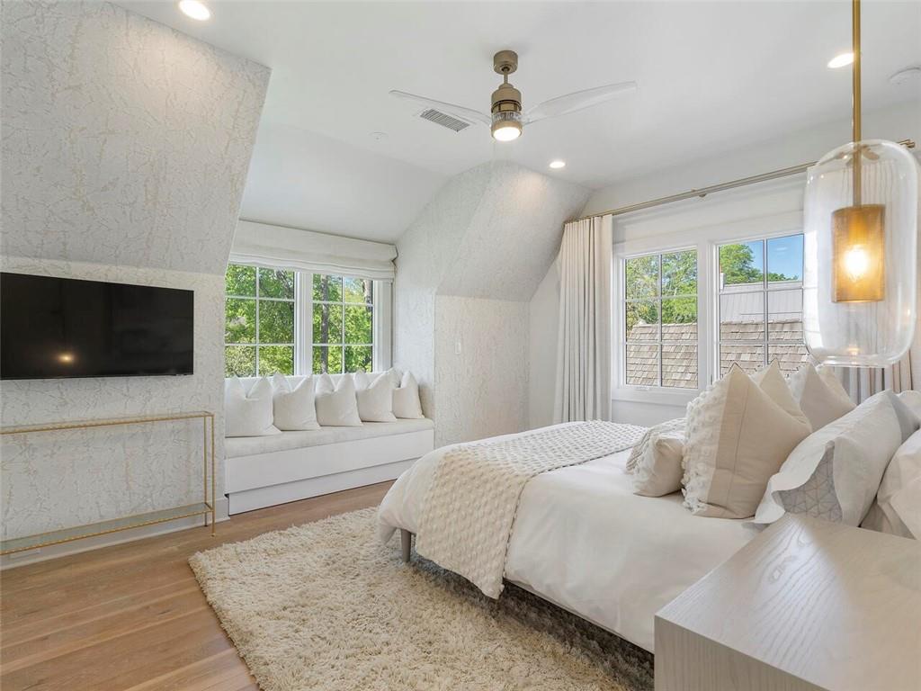 1742 Friar Tuck Road NE